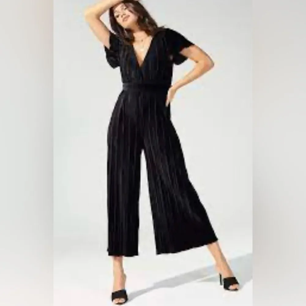 MINKPINK Black Lex Velvet V-Neck Wide Leg Cropped  Back Tasseled Tie Jumpsuit S
